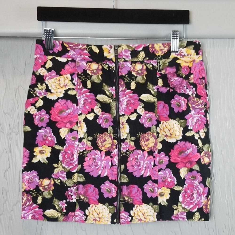 🖤5/$20🖤 Forever 21 floral skirt